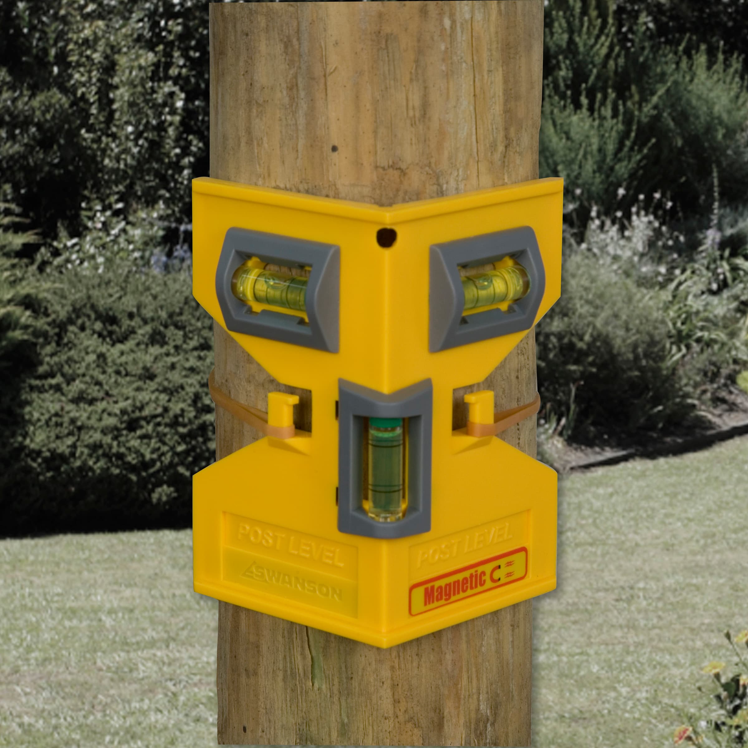 A trades pro using the Swanson PL001M Magnetic Post Level on a steel post.