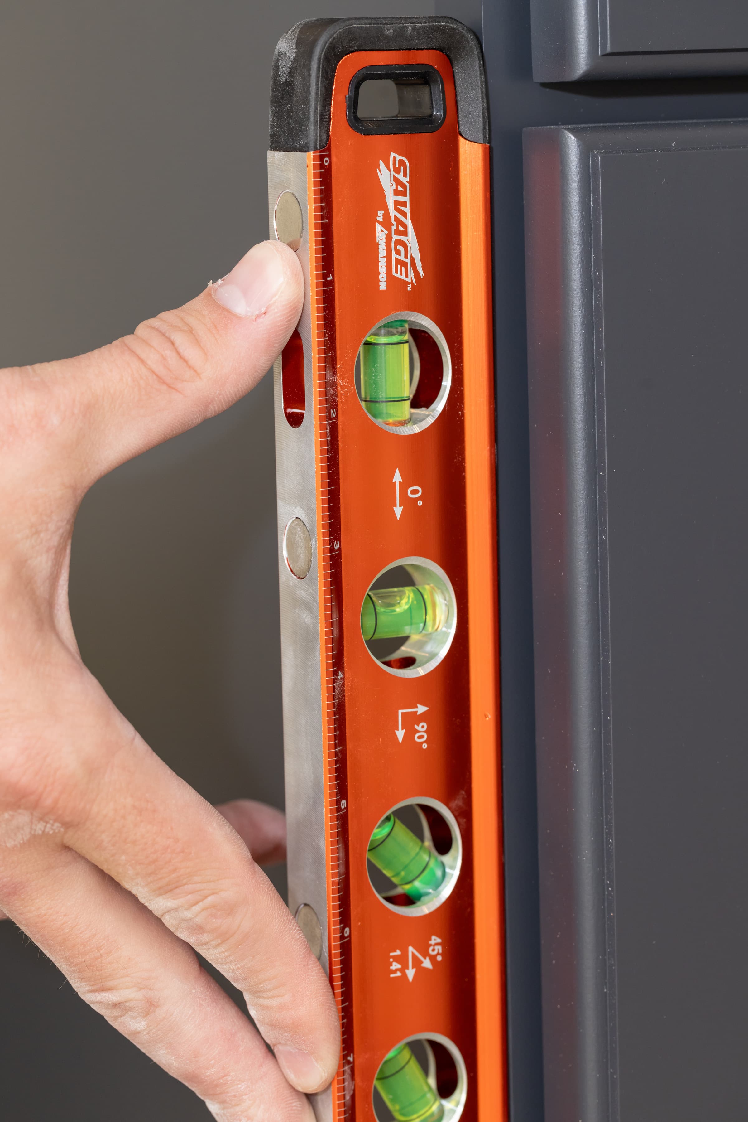 A trades pro using the Swanson Savage® 11 in. Torpedo Level on the job site.