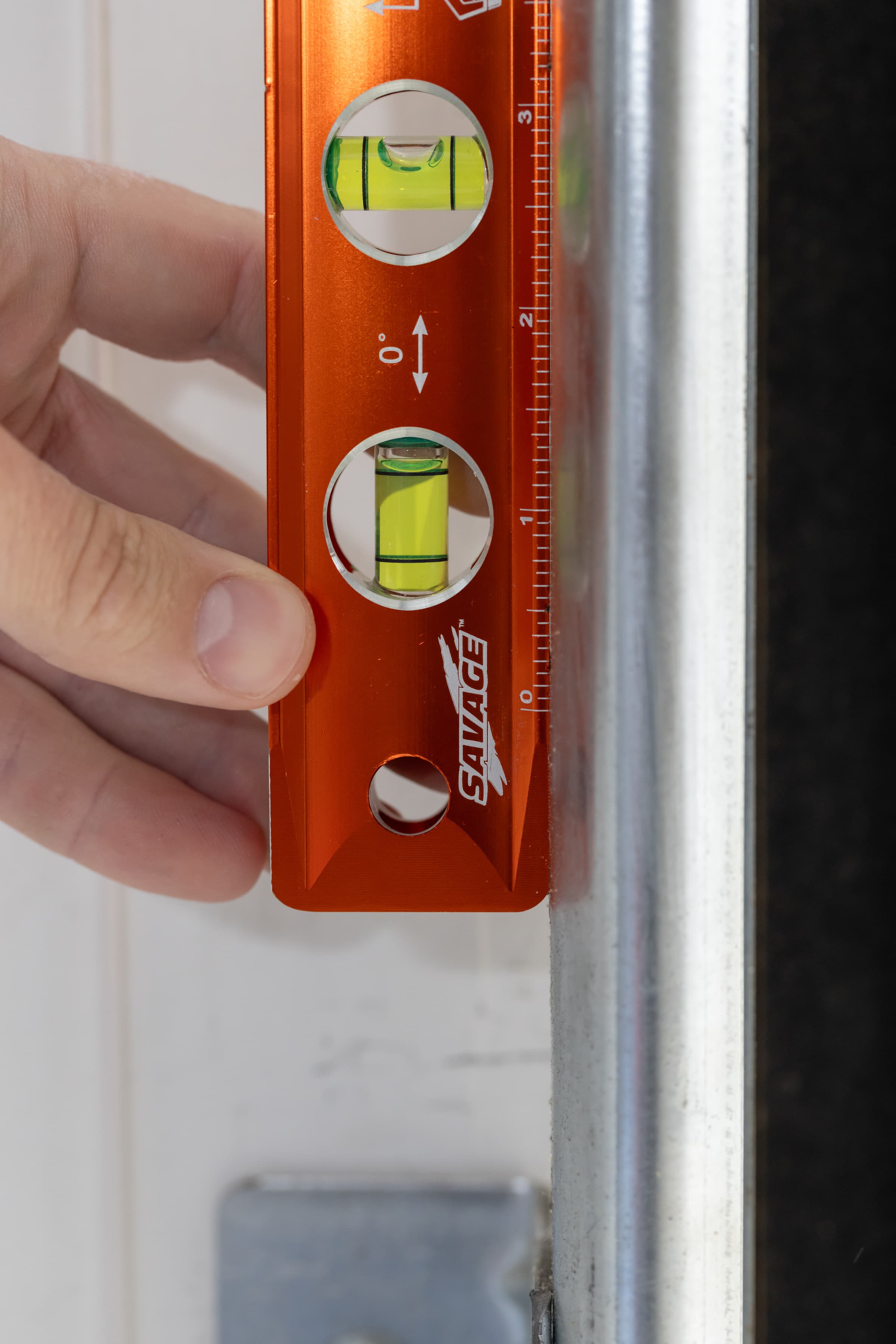 A trades pro using the Swanson Savage® 9 in. Torpedo Level on the job site.
